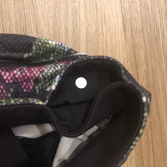 EUC Lululemon Garden Party Leggings (Size 4) - Picture 6 of 8